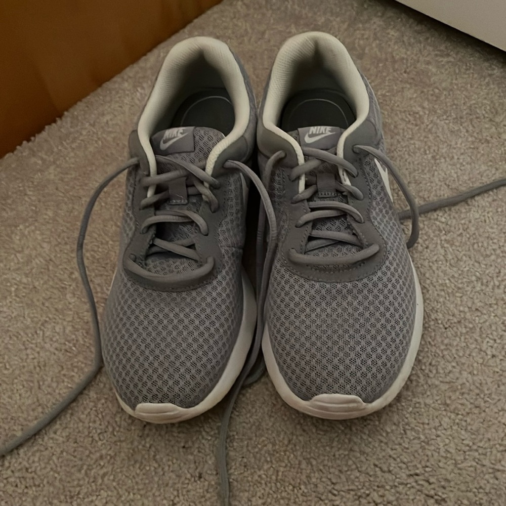 Great used condition Nike women size 9.5 sneaker.